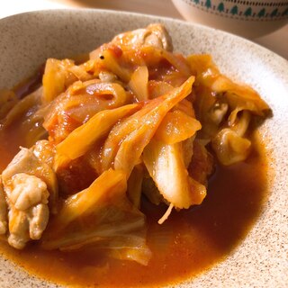 キャベツと鶏もも肉のトマト煮込み